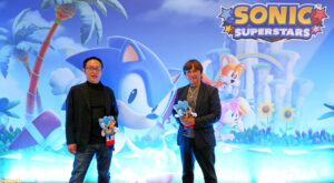 Read more about the article Famitsu Translation: Sonic Superstars: Interview With Mr. Takashi Iizuka and Mr. Naoto Ohshima About Their Dedication and Behind-The-Scenes Stories. A Rare Story About the Rabbit that Served as the Basis for Sonic’s Appearance in Skins is Also Shared. [GamesCom 2023]