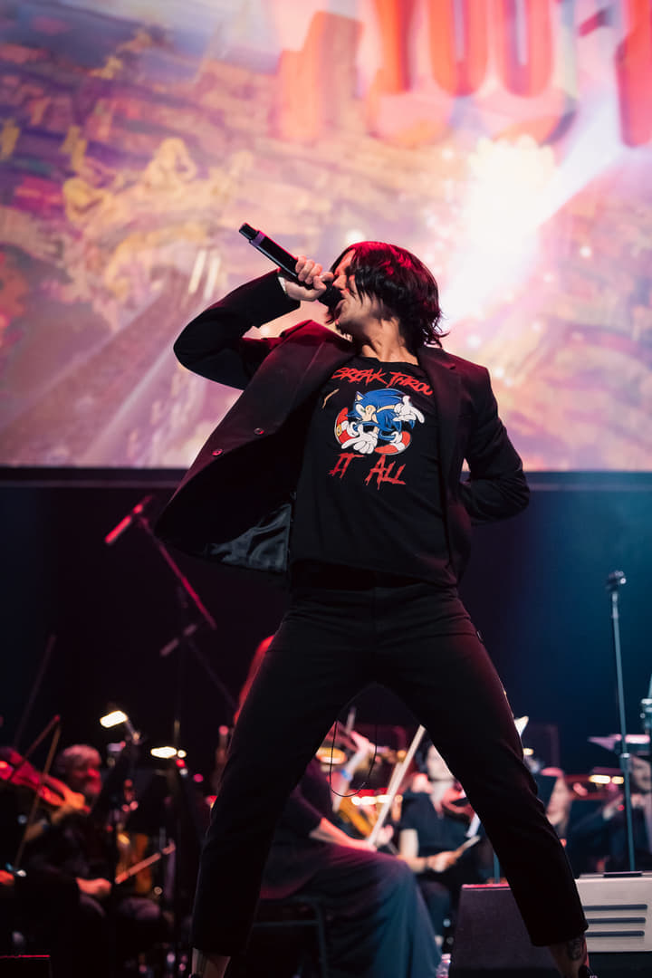 Translation: The Music from Sonic Frontiers Resonates so Much With Post-Hardcore Enthusiasts that I Couldn't Help But Reminisce about the 'Godly Albums' of the 2000s! Are you a fan of Saosin? Team Cove or Team Anthony? Let's Not Forget the 'Emo' Vibe of That Era.