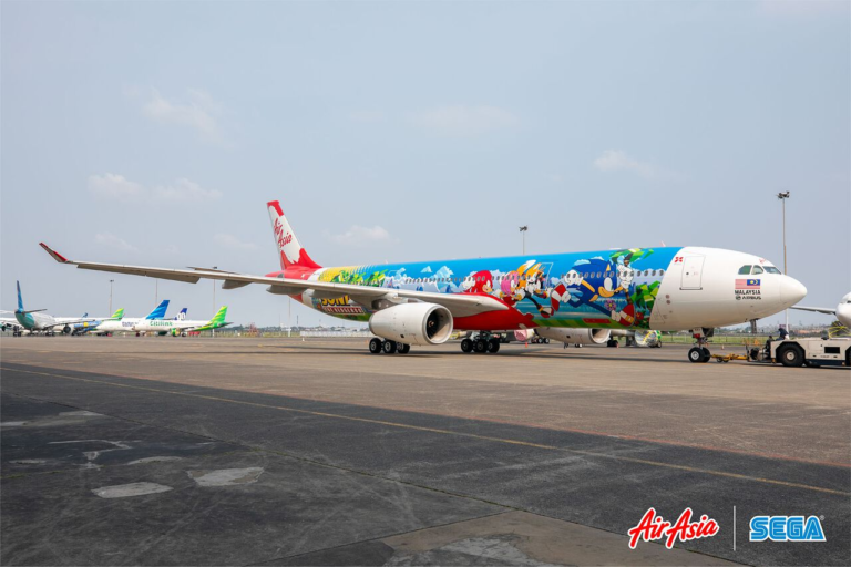 Read more about the article Famitsu Translation: Airplanes Featuring Sonic and Persona 5 Designs Will Take to the Skies Across Asia. AirAsia Announces Partnership With SEGA and ATLUS